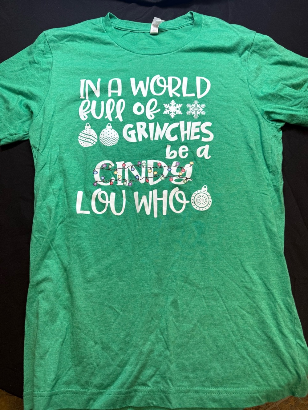 Green Holiday Graphic Tee - 'Be a Cindy Lou Who' (M)